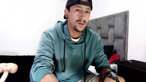 Snapshot of guykarim chatting on 02/26/25, 12:36 karim online show from 02/26/25, 12:36