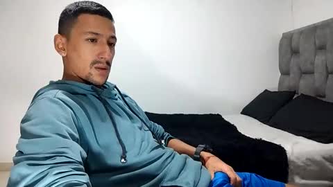 Snapshot of guykarim chatting on 03/05/25, 12:00 karim online show from 03/05/25, 12:00