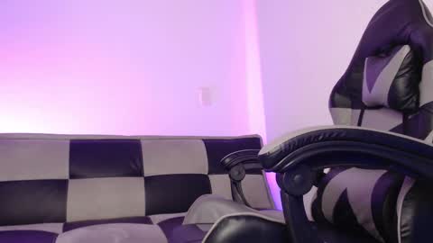 gwenhazel online show from 11/22/25, 11:09