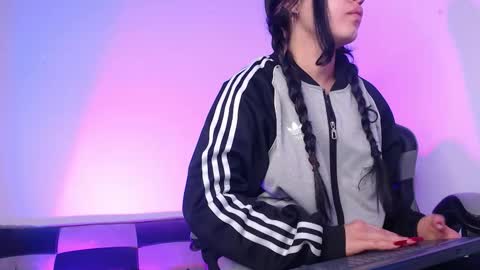 gwenhazel online show from 12/01/25, 11:15