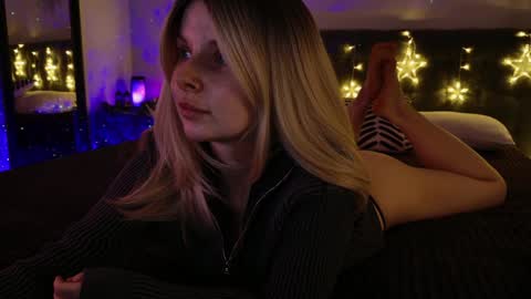 Snapshot of gwenhilton chatting on 12/28/24, 05:33 gwenhilton online show from 12/28/24, 05:33