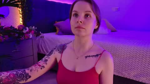 Snapshot of gwenhilton chatting on 10/07/25, 06:10 gwenhilton online show from 10/07/25, 06:10