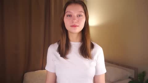 Snapshot of gwennielove chatting on 12/17/25, 05:02 Molly online show from 12/17/25, 05:02