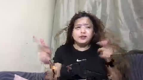 Snapshot of gwyneth2001 chatting on 02/15/26, 02:25 Im Gwyneth From Philippines pinkheart69 online show from 02/15/26, 02:25