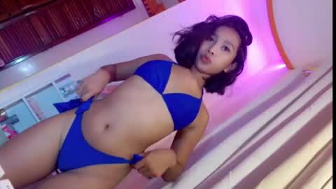 Snapshot of gwyneth_licious chatting on 06/17/26, 11:56 gwyneth_licious online show from 06/17/26, 11:56