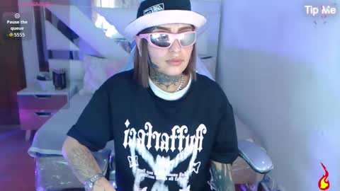 gyal_8_ online show from 10/23/25, 09:24