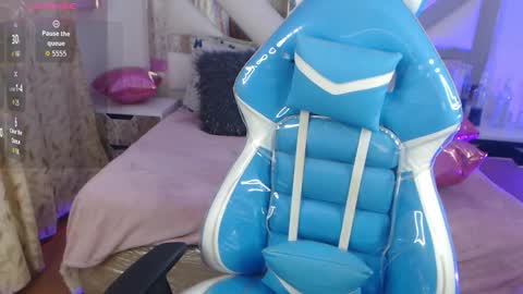 gyal_8_ online show from 11/14/25, 03:16