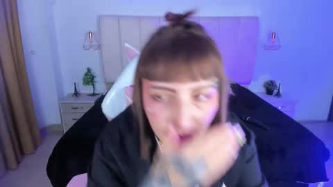 gyal_8_ online show from 11/30/25, 03:54