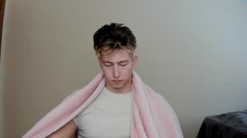 Snapshot of gym_alpha chatting on 12/20/24, 12:05 Oliver online show from 12/20/24, 12:05