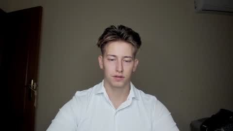 Snapshot of gym_alpha chatting on 01/13/25, 09:52 Oliver online show from 01/13/25, 09:52