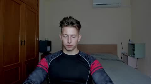 Snapshot of gym_alpha chatting on 03/06/25, 04:17 Oliver online show from 03/06/25, 04:17