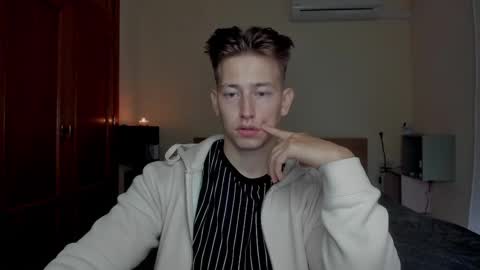 Snapshot of gym_alpha chatting on 03/08/25, 05:11 Oliver online show from 03/08/25, 05:11