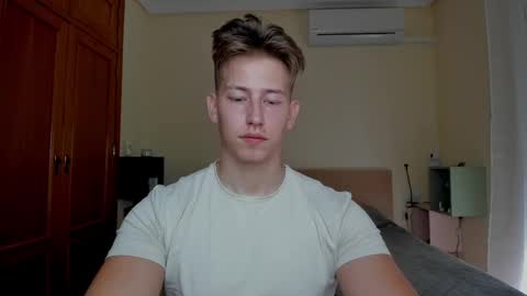 Snapshot of gym_alpha chatting on 03/11/25, 03:45 Oliver online show from 03/11/25, 03:45