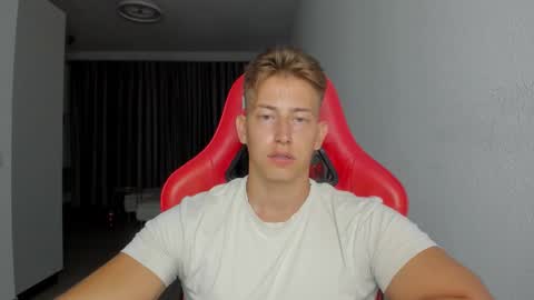 Snapshot of gym_alpha chatting on 11/05/25, 09:15 Oliver online show from 11/05/25, 09:15