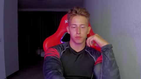 Snapshot of gym_alpha chatting on 11/12/25, 08:41 Oliver online show from 11/12/25, 08:41