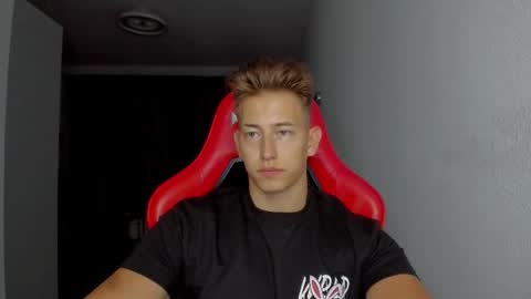 Snapshot of gym_alpha chatting on 11/23/25, 09:47 Oliver online show from 11/23/25, 09:47