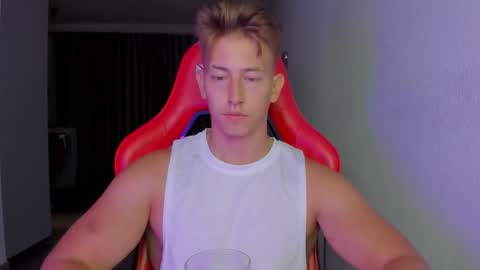 Snapshot of gym_alpha chatting on 11/25/25, 07:36 Oliver online show from 11/25/25, 07:36