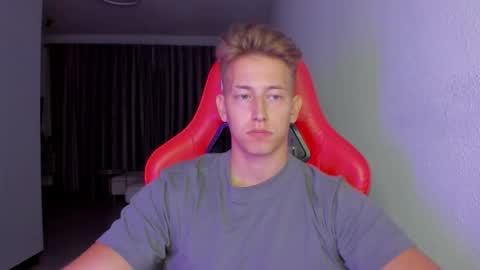 Snapshot of gym_alpha chatting on 11/27/25, 09:39 Oliver online show from 11/27/25, 09:39