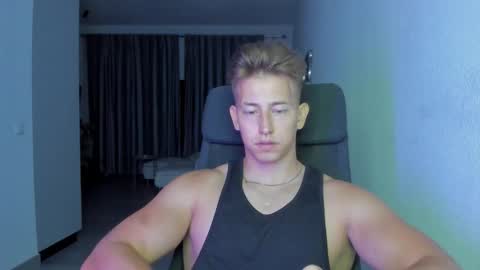 Snapshot of gym_alpha chatting on 11/28/25, 11:29 Oliver online show from 11/28/25, 11:29