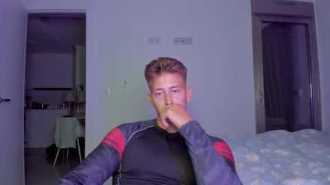 Snapshot of gym_alpha chatting on 12/15/25, 10:14 Oliver online show from 12/15/25, 10:14