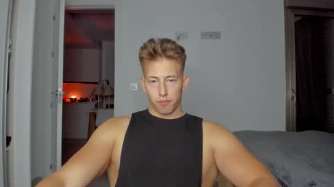 Snapshot of gym_alpha chatting on 12/16/25, 10:15 Oliver online show from 12/16/25, 10:15