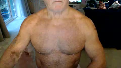 Snapshot of gymguyuk28 chatting on 12/17/24, 03:49 Gymguy online show from 12/17/24, 03:49