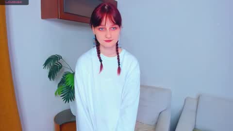 Kelly  Lilly online show from 10/11/25, 06:50