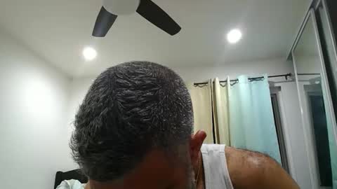 Snapshot of h0nest84 chatting on 10/20/25, 01:39 h0nest84 online show from 10/20/25, 01:39