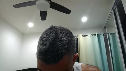 Snapshot of h0nest84 chatting on 11/13/25, 02:43 h0nest84 online show from 11/13/25, 02:43