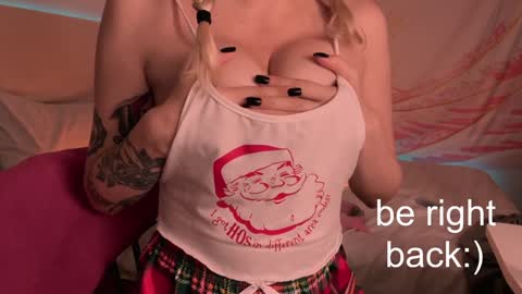 Snapshot of h2h0e chatting on 01/23/25, 06:56 Lana online show from 01/23/25, 06:56