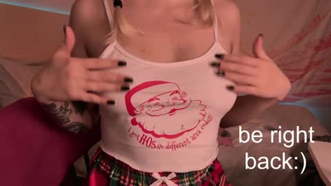 Snapshot of h2h0e chatting on 02/02/25, 08:08 Lana online show from 02/02/25, 08:08