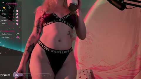 Snapshot of h2h0e chatting on 02/13/25, 07:10 Lana online show from 02/13/25, 07:10