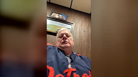 Snapshot of h4fun69 chatting on 12/17/25, 04:35 Ricko online show from 12/17/25, 04:35