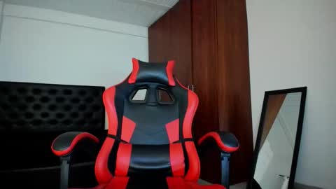 Snapshot of hades_horny_ chatting on 04/30/26, 04:08 hades_horny_ online show from 04/30/26, 04:08