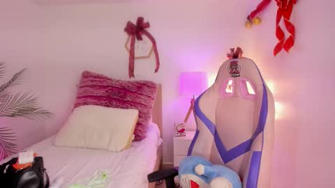 Snapshot of hadid_jimenez chatting on 12/15/25, 06:45 Hadid online show from 12/15/25, 06:45