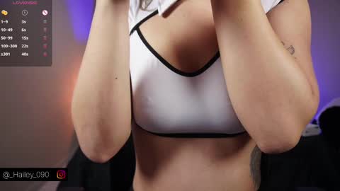 Hailey online show from 10/08/25, 03:31