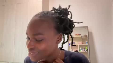 hailey_26 online show from 01/18/26, 05:44