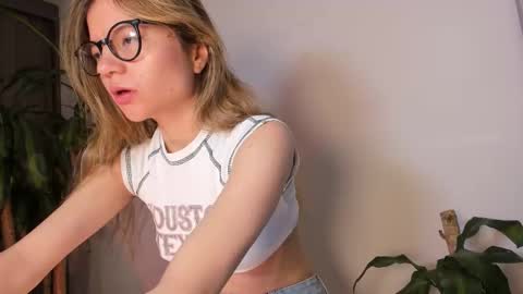 Hailey online show from 09/12/25, 11:21