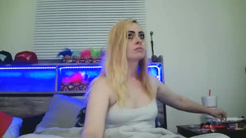 Snapshot of haileyakuma69 chatting on 12/10/24, 12:06 Hailey and d online show from 12/10/24, 12:06