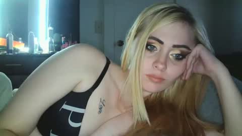 Snapshot of haileyakuma69 chatting on 12/17/24, 10:43 Hailey and d online show from 12/17/24, 10:43