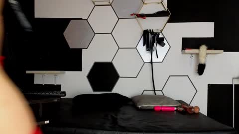 haileycat_ online show from 02/14/25, 04:15