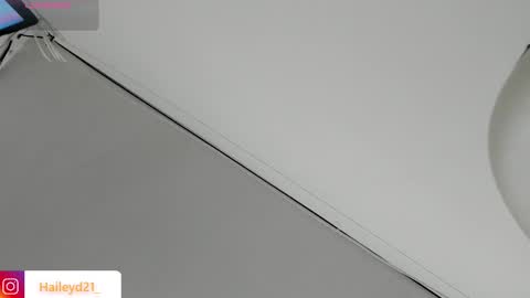 Hailey online show from 02/03/26, 01:48