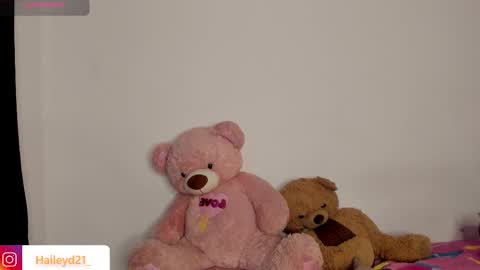 Hailey online show from 03/25/26, 11:33