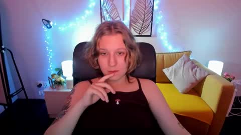 Hailey online show from 10/15/25, 08:58