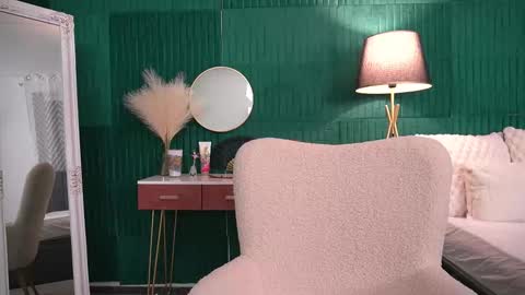 Hailey online show from 11/28/25, 04:26