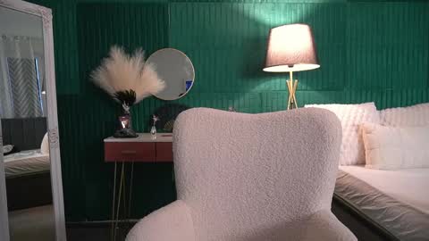 Hailey online show from 03/26/26, 04:29