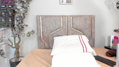 Snapshot of haileystonei chatting on 09/21/25, 11:45 haileystonei online show from 09/21/25, 11:45