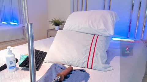 Snapshot of haileystonei chatting on 09/23/25, 11:35 haileystonei online show from 09/23/25, 11:35