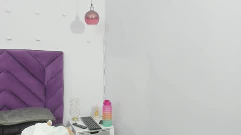 Snapshot of haileystonei chatting on 10/26/25, 11:27 haileystonei online show from 10/26/25, 11:27