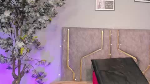 Snapshot of haileystonei chatting on 11/07/25, 11:32 haileystonei online show from 11/07/25, 11:32